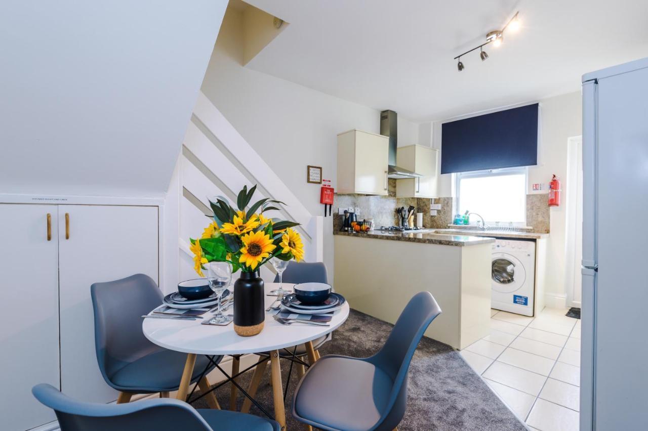 Bright 2-Bed Cottage In Chester By 53 Degrees Property, Ideal For Couples & Small Groups, City Centre - Sleeps 6 Exterior foto