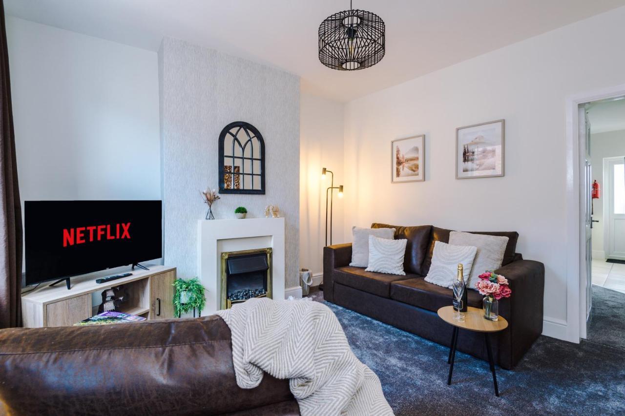 Bright 2-Bed Cottage In Chester By 53 Degrees Property, Ideal For Couples & Small Groups, City Centre - Sleeps 6 Exterior foto