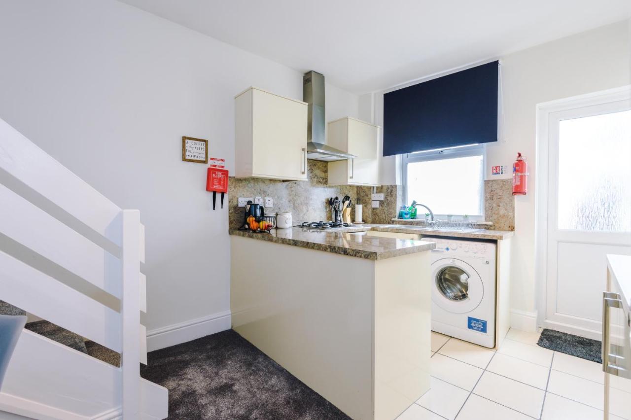 Bright 2-Bed Cottage In Chester By 53 Degrees Property, Ideal For Couples & Small Groups, City Centre - Sleeps 6 Exterior foto