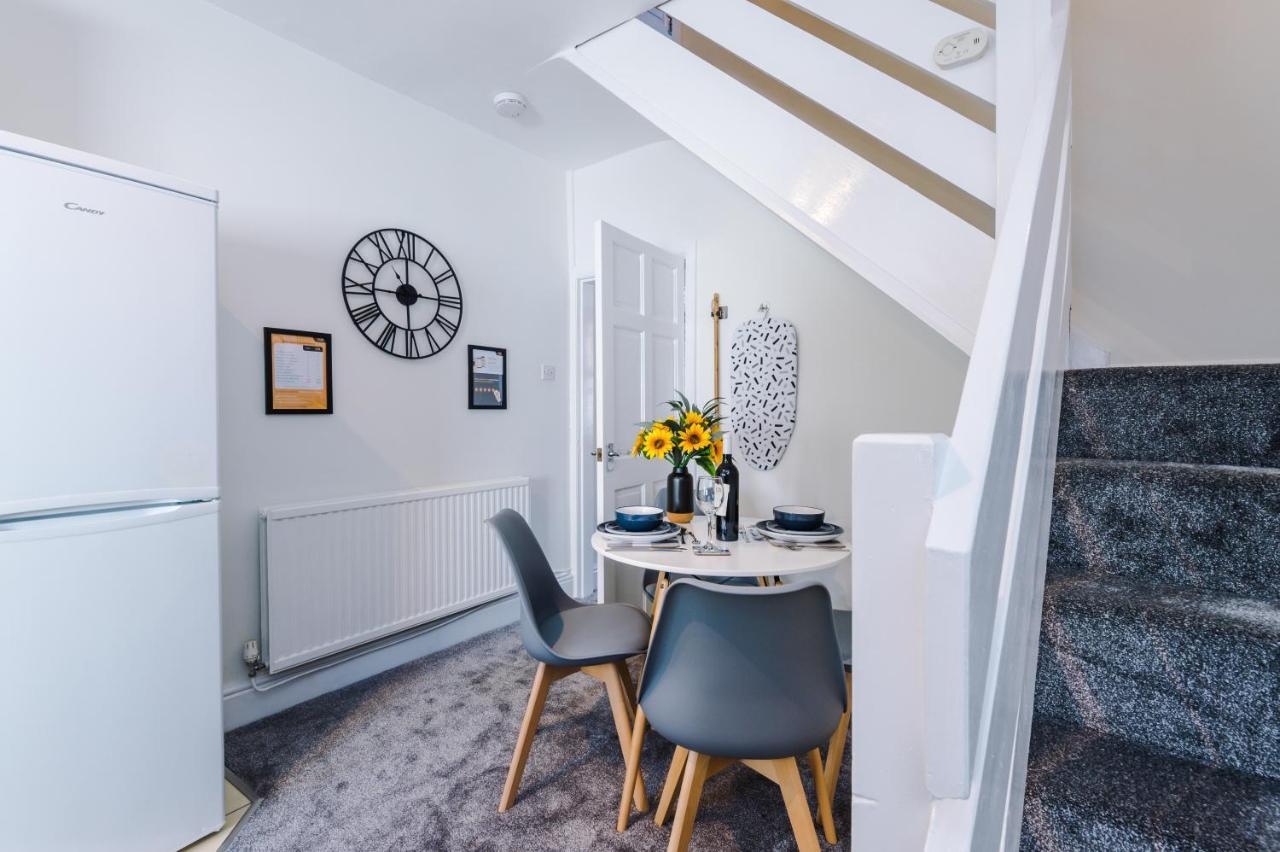 Bright 2-Bed Cottage In Chester By 53 Degrees Property, Ideal For Couples & Small Groups, City Centre - Sleeps 6 Exterior foto