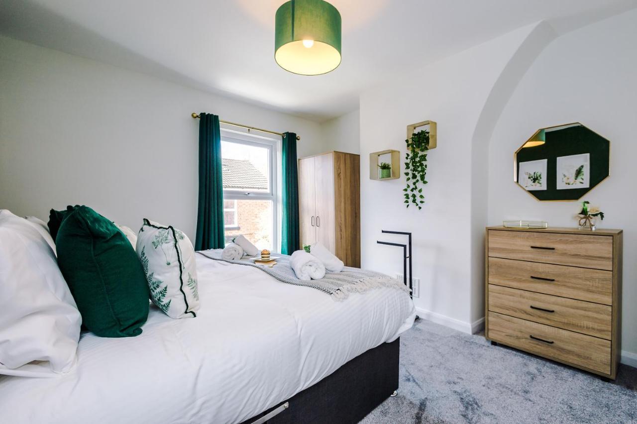 Bright 2-Bed Cottage In Chester By 53 Degrees Property, Ideal For Couples & Small Groups, City Centre - Sleeps 6 Exterior foto