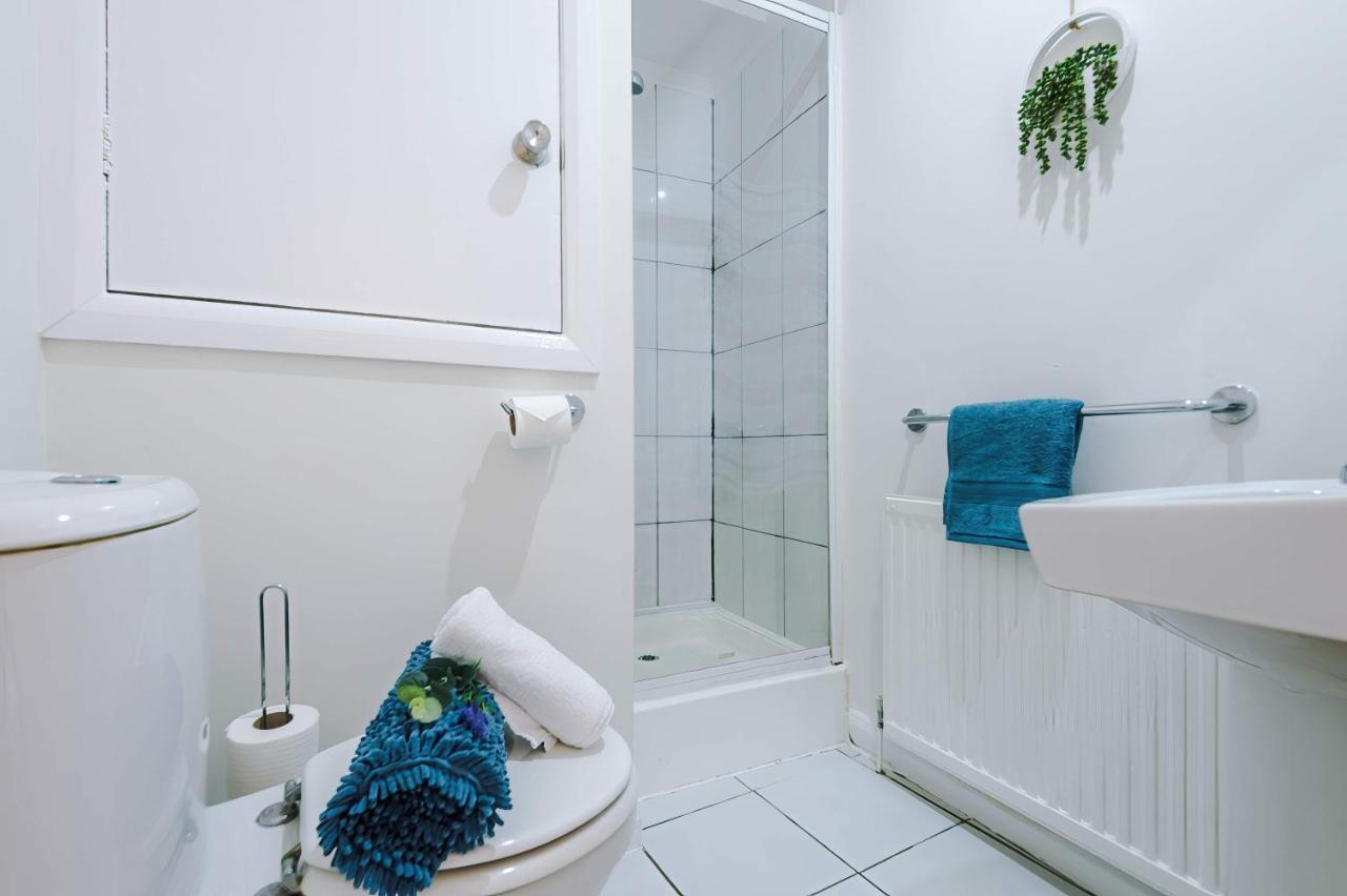 Bright 2-Bed Cottage In Chester By 53 Degrees Property, Ideal For Couples & Small Groups, City Centre - Sleeps 6 Exterior foto