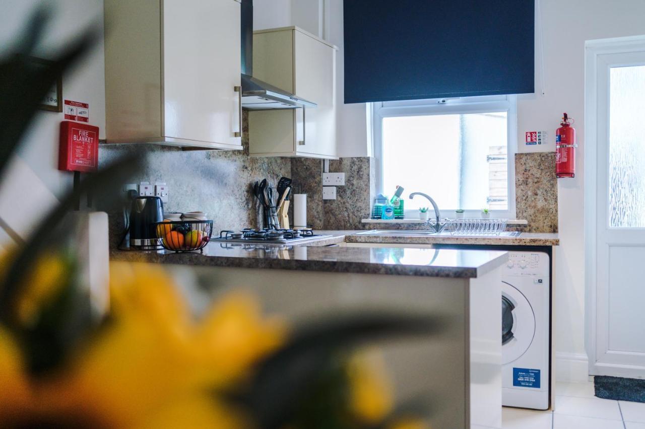 Bright 2-Bed Cottage In Chester By 53 Degrees Property, Ideal For Couples & Small Groups, City Centre - Sleeps 6 Exterior foto